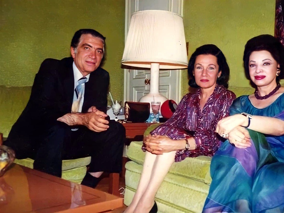 عکس/  «شمس و غلامرضا پهلوی مهمان خانه فوزیه»؛ سال ۱۳۵۷