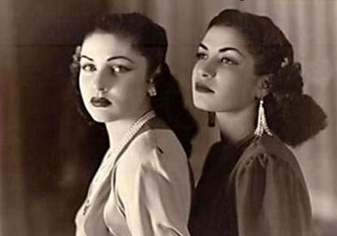 عکس/ «اشرف پهلوی» در حال بازی با «شهناز» دختر «فوزیه»