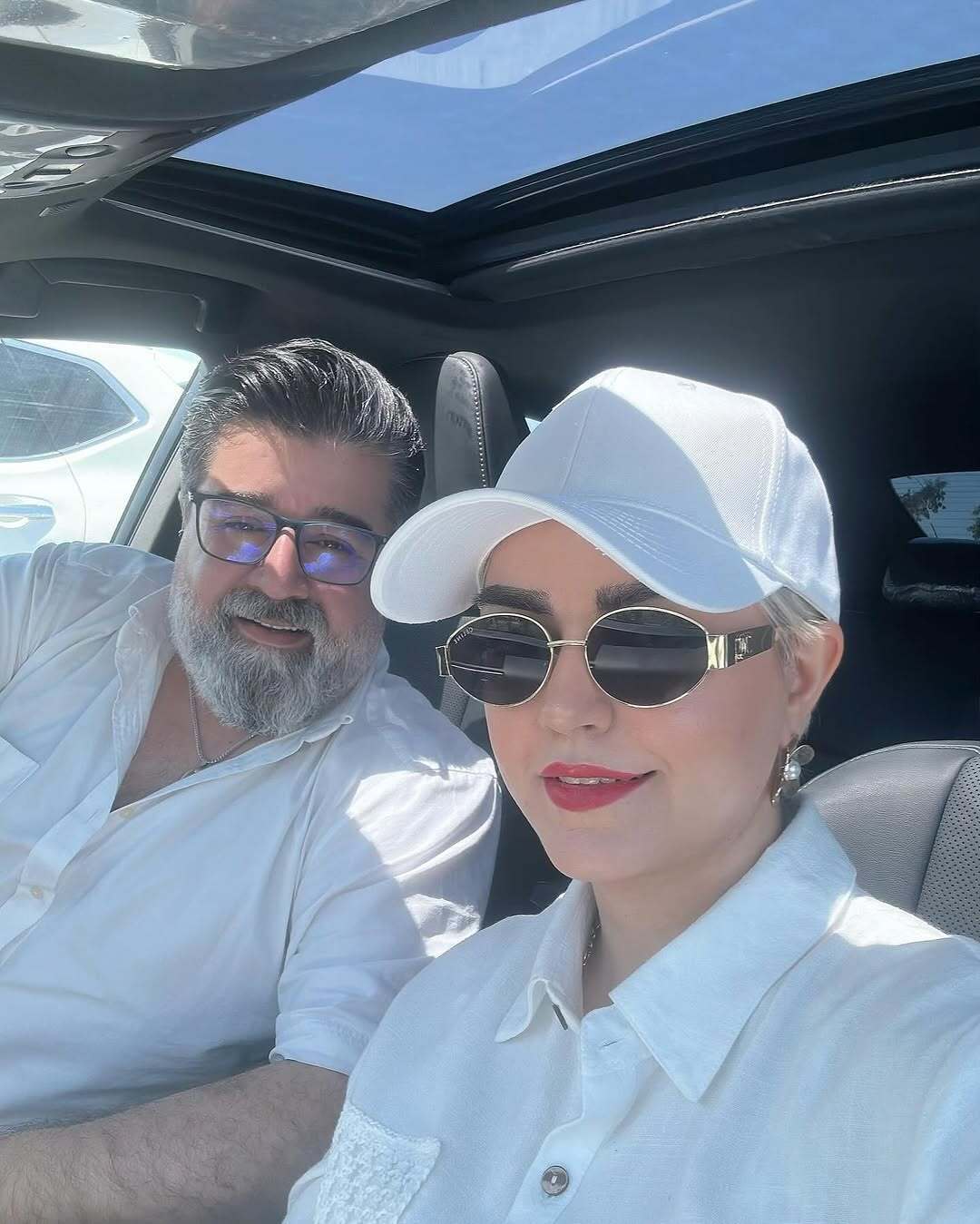 عکس/سلفی عاشقانه مهدی یغمایی با همسرش