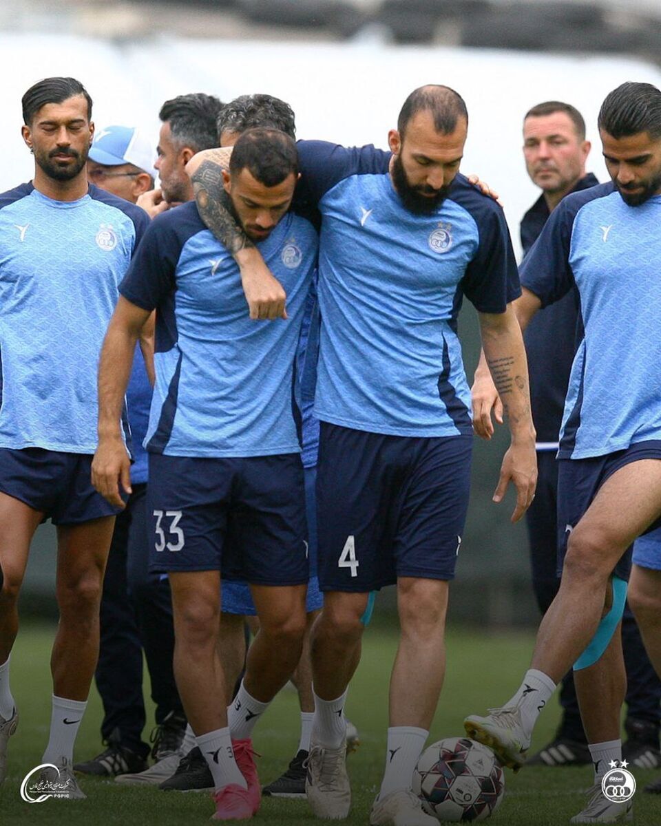 ابوالفضل جلالی با دلداری هم بازیهایش برگشت/ چپ پای استقلال سورپرایز دقیقه نودی برابر گل گهر! ابوالفضل جلالی با دلداری هم بازیهایش برگشت/ چپ پای استقلال سورپرایز دقیقه نودی برابر گل گهر!