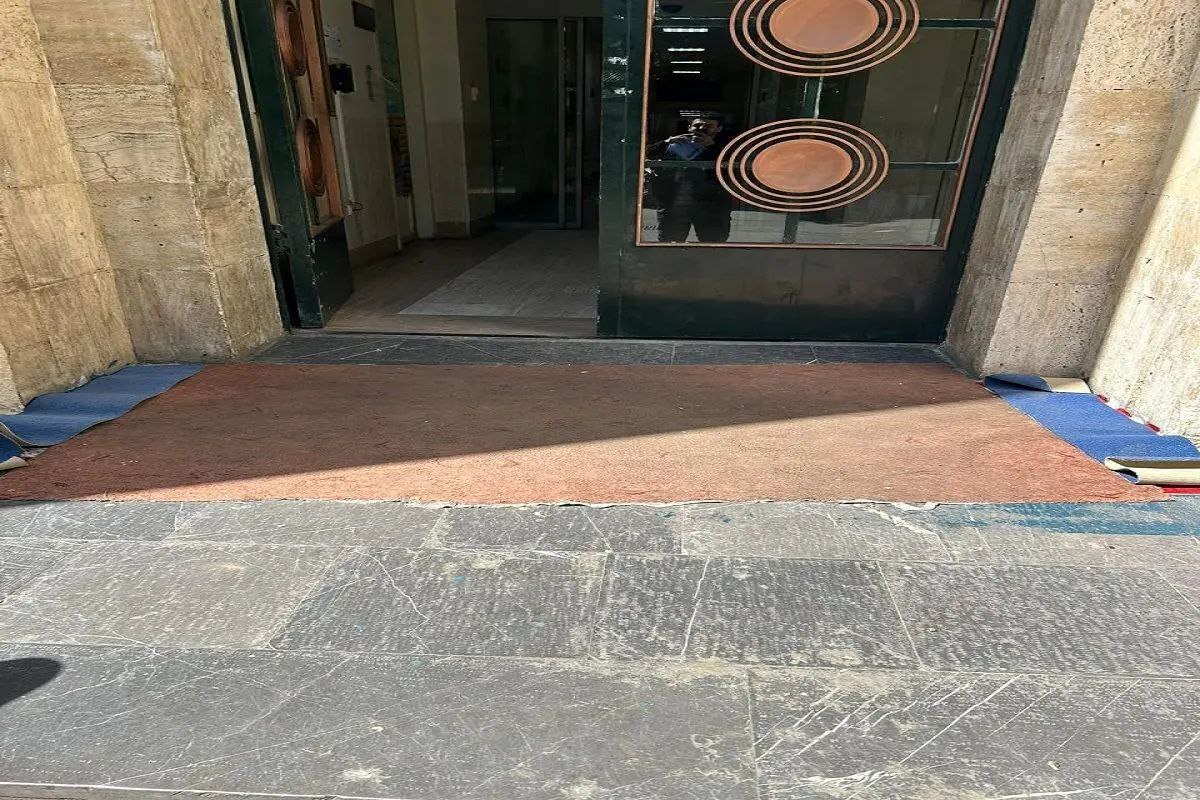 ماجرای پرچم آمریکا روی زمین دانشکده علوم سیاسی