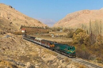 قطار تهران - ارومیه از ریل خارج شد/ جزئیات