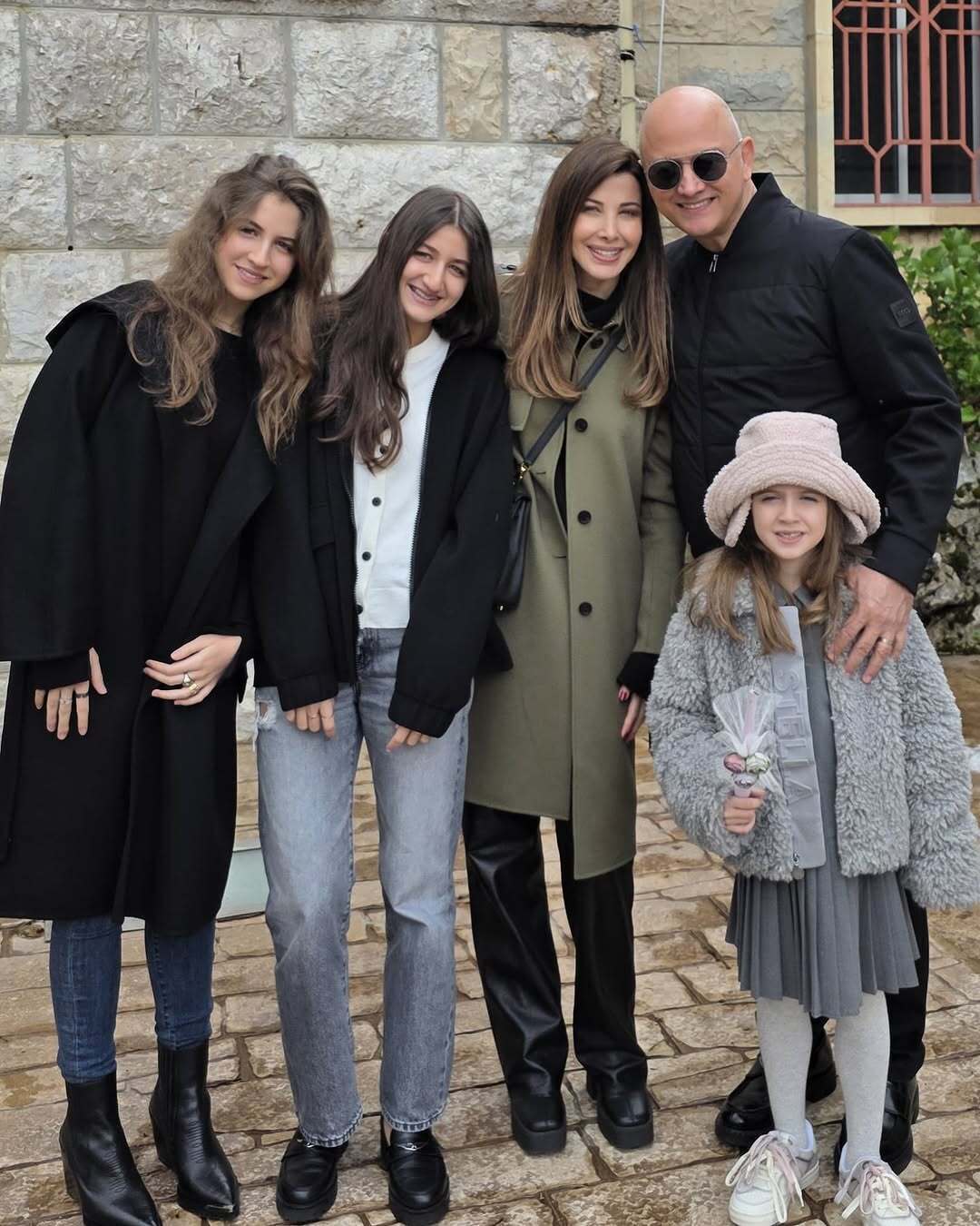 عکس/قاب خانوادگی نانسی عجرم با همسر و سه دخترش