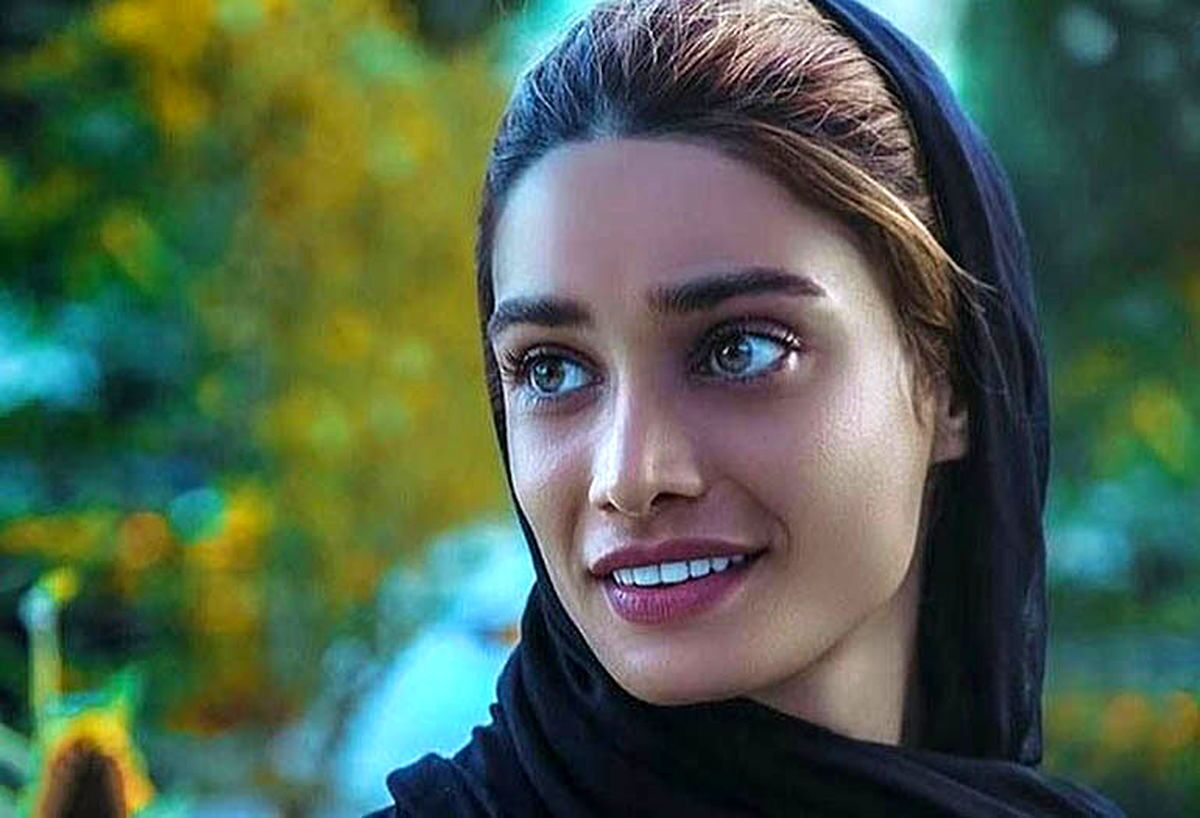 عکس/استایل تینا آخوندتبار کنار دریا