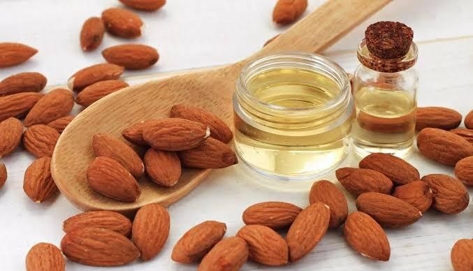 تأثیرات مثبت روغن‌بادام روی پوست