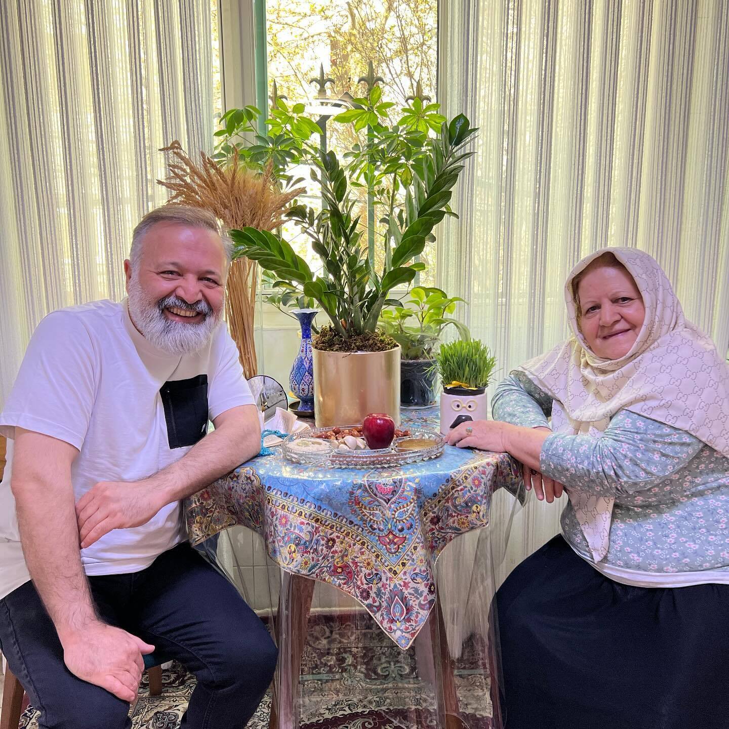 عکس/قاب خانوادگی بازیگر سریال «نون خ» در عید نوروز