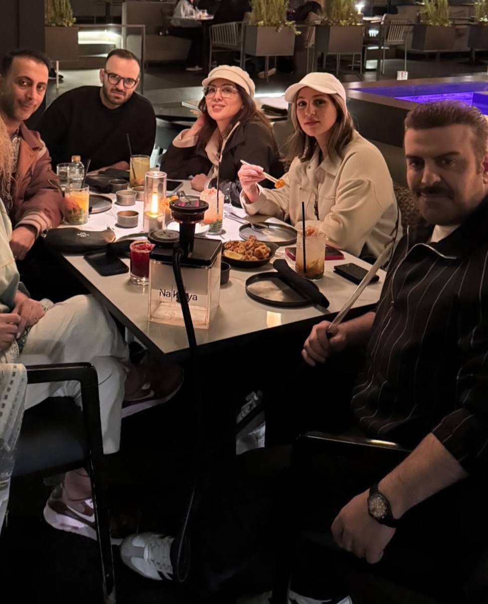 عکس/خانم بازیگر در رستورانی فوقِ لاکچری!
