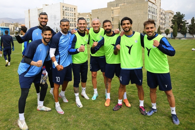 عکس/اضافه شدن یک گلر جدید به تمرینات استقلال عکس/اضافه شدن یک گلر جدید به تمرینات استقلال