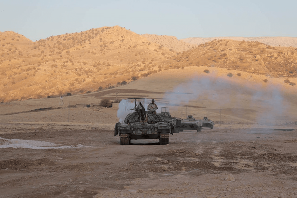 تجهیز یگان زرهی نیروی زمینی ارتش به قفس حفاظتی+ عکس