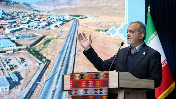 پزشکیان: ۱۰ درصد صرفه‌جویی برابر روزانه ۹۰۰ هزار بشکه نفت است