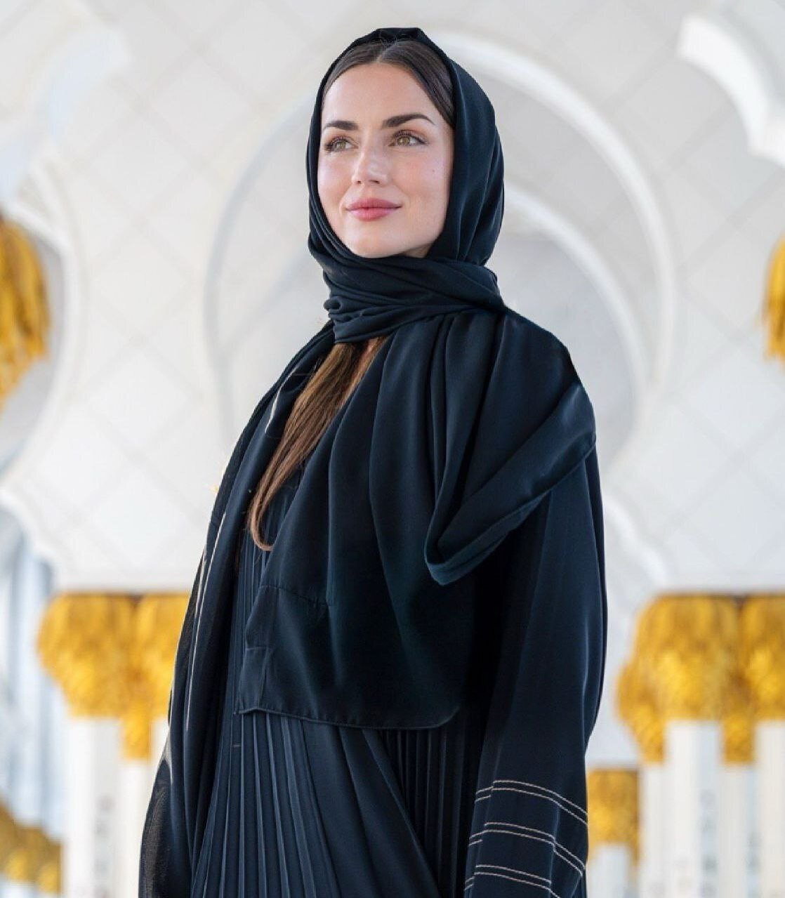 عکس| آنا دآرماس بازیگر مشهور هالیوود با حجاب اسلامی