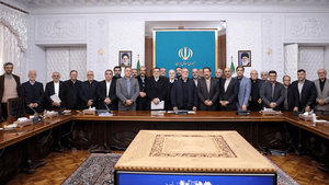 پزشکیان در دیدار با بازاریان: برای حل دغدغه‌های اصناف تلاش می‌کنیم