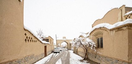 تصاویر | شادی مردم در تفت یزد پس از بارش شدید برف