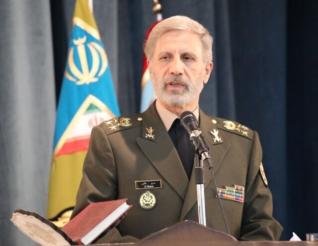 سرلشکر حاتمی: دست ما روی ماشه است/ صلح‌طلب‌ترین نظام حاکم در منطقه هستیم