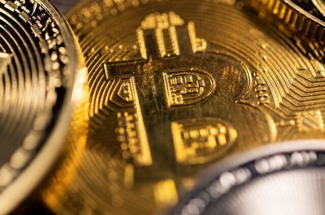 بازار رمزارزها در جهان/ بیت‌کوین از لبه سقوط بازگشت