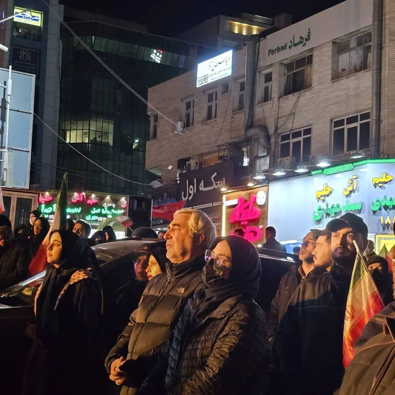 عکس توجه‌برانگیز از حاتمی‌کیا در راهپیمایی تهران