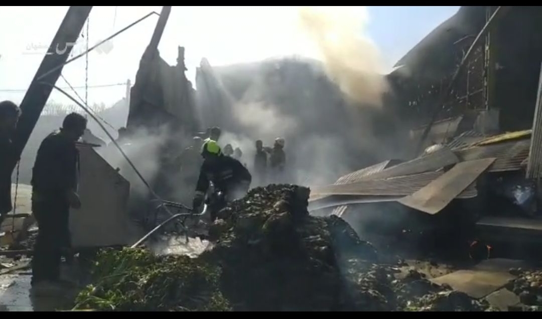 سقوط یک بالگرد در دُرچه خمینی شهر سقوط یک بالگرد در دُرچه خمینی شهر