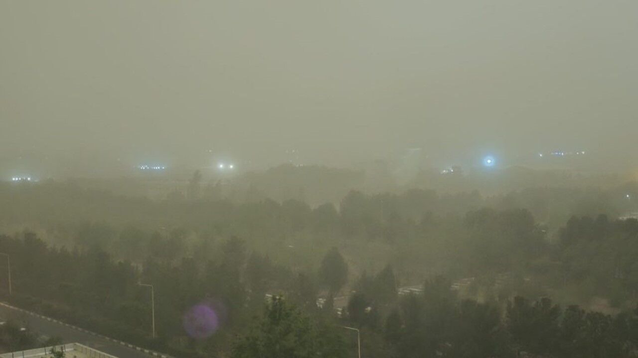 توفان با سرعت 65 کیلومتر گناباد را در نوردید