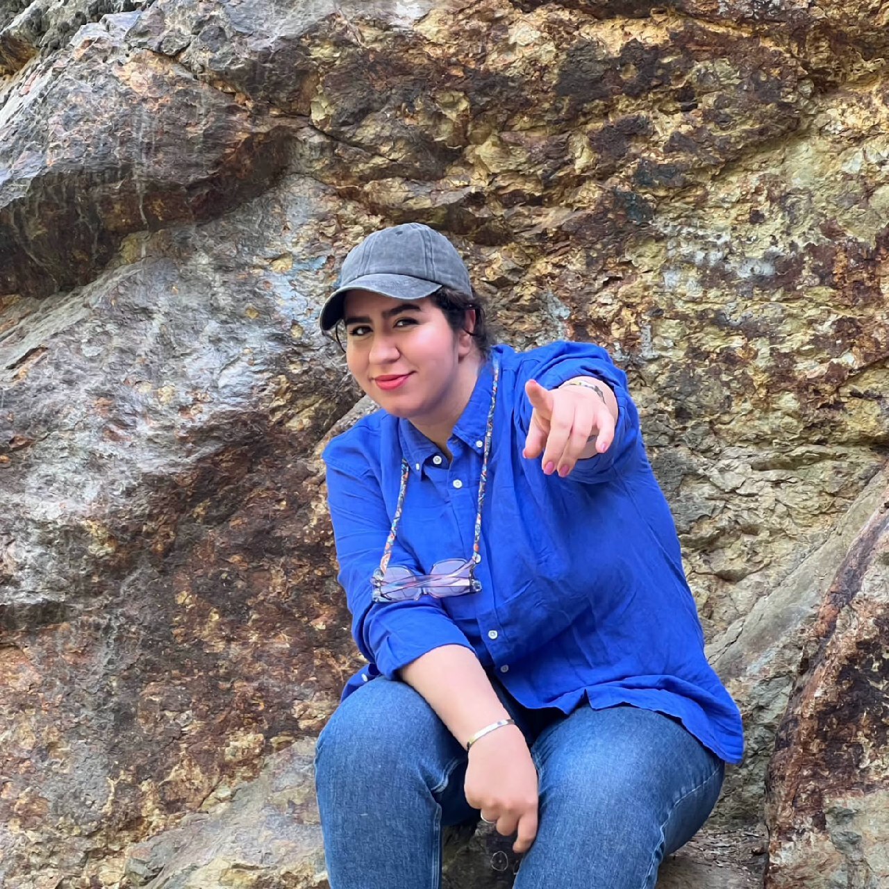 عکسی از گشت و گذار روناک سریال نون خ در دربند