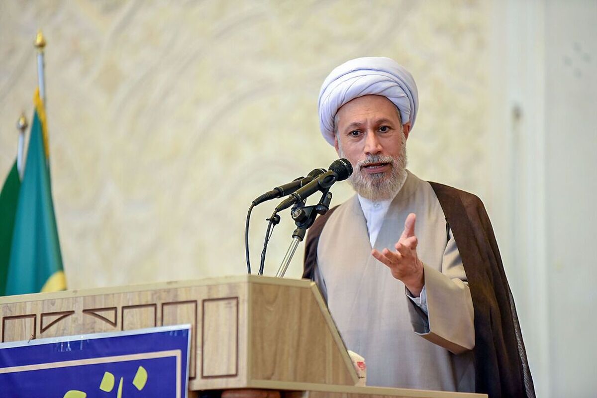 انتقاد امام جمعه شیراز از آمریکا: دارند مذاکرات را به این طرف و آن هفته موکول می‌کنند