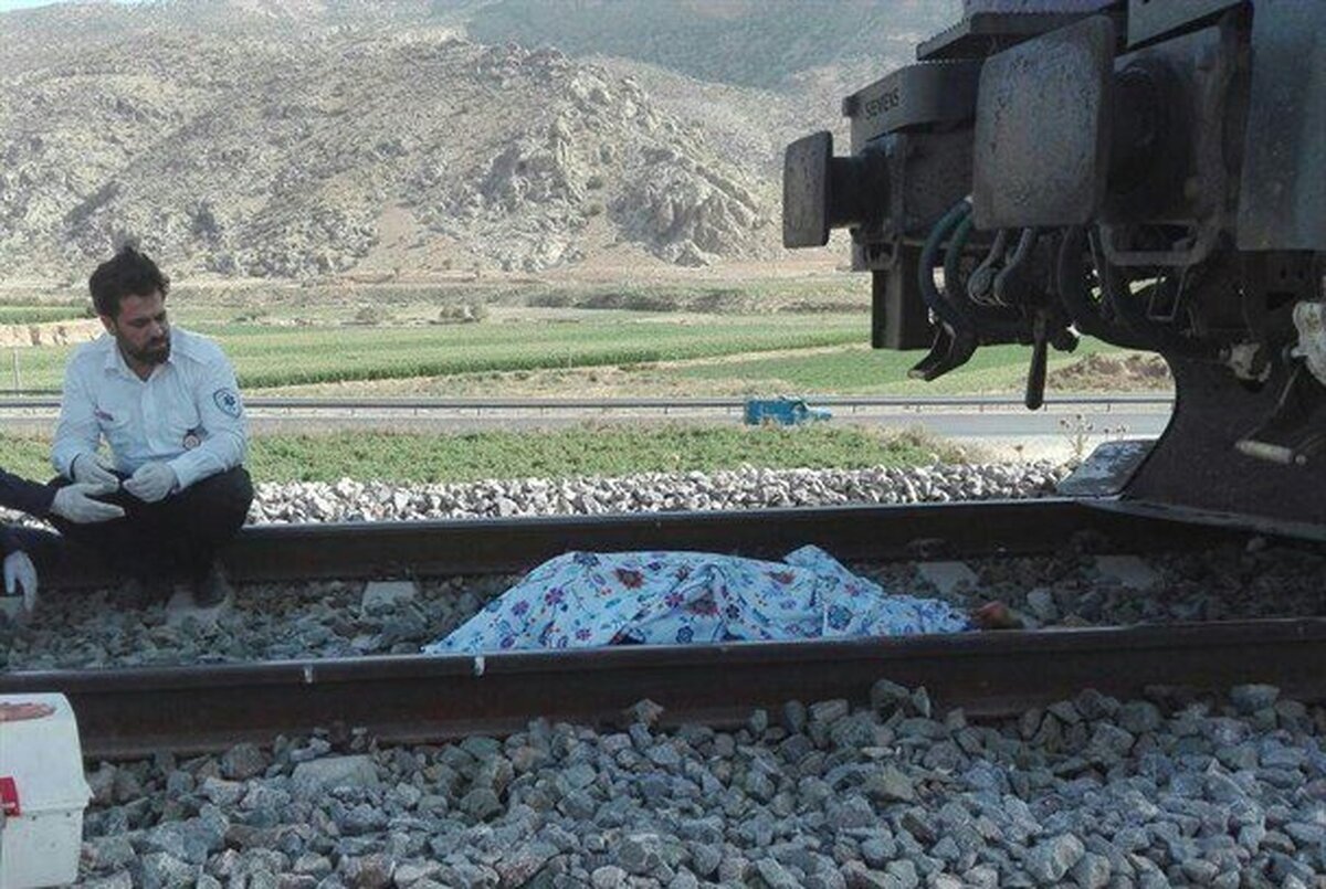 برخورد مرگبار قطار با عابر در اراک
