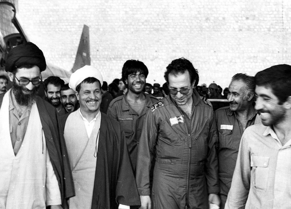 عکس/ «هاشمی رفسنجانی در کنار رهبر انقلاب در دزفول»؛ سال ۱۳۵۹ عکس/ «هاشمی رفسنجانی در کنار رهبر انقلاب در دزفول»؛ سال ۱۳۵۹