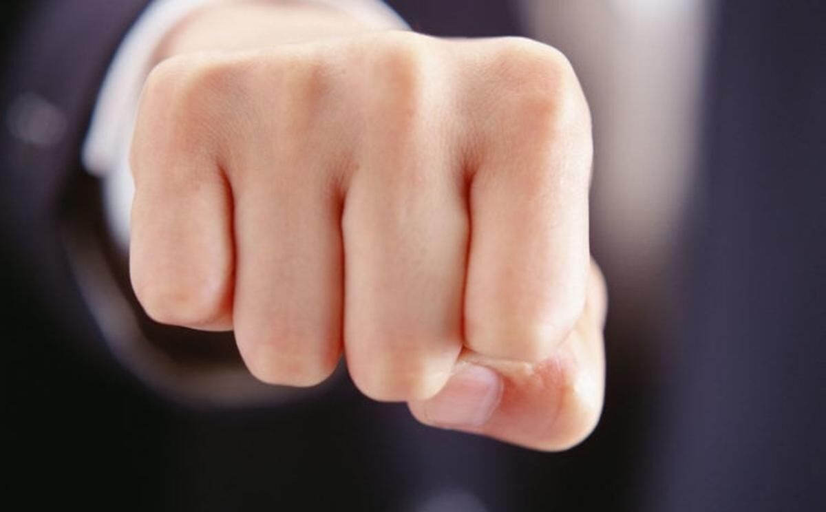 تایید ضرب و شتم معلم در زرند توسط پدر دانش‌آموز