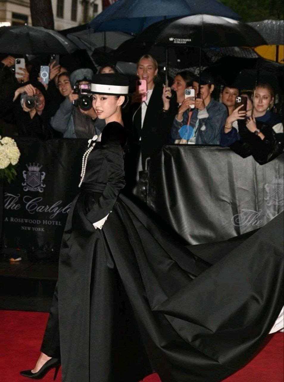 عکس/استایل خواننده گروه بلک پینک در مت گالا