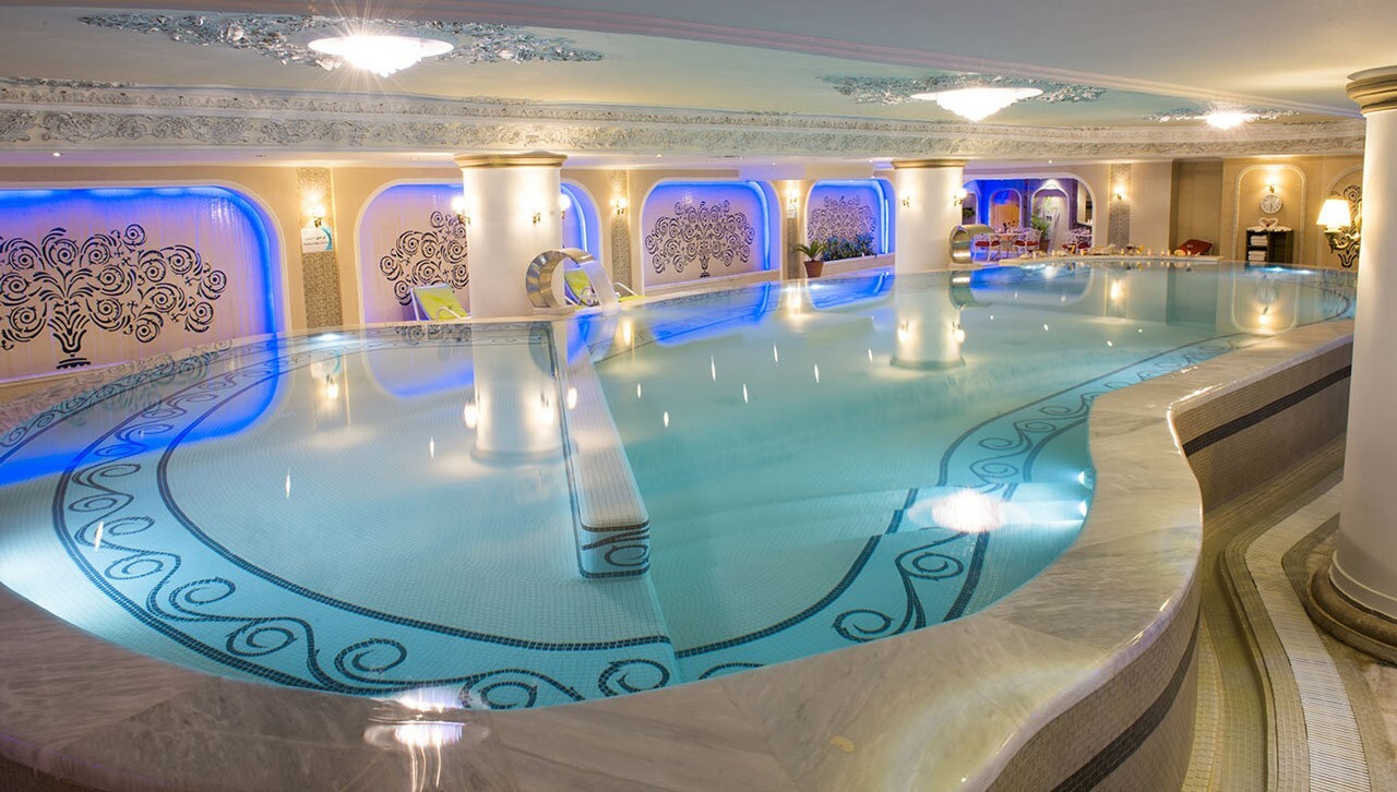 سفری به شهر هتلهای لوکس، تجربه اقامت در هتل قصر طلایی مشهد سفری به شهر هتلهای لوکس، تجربه اقامت در هتل قصر طلایی مشهد