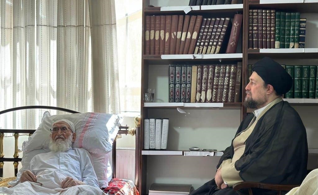 عکس/عیادت سید حسن خمینی از آیت الله نوری همدانی