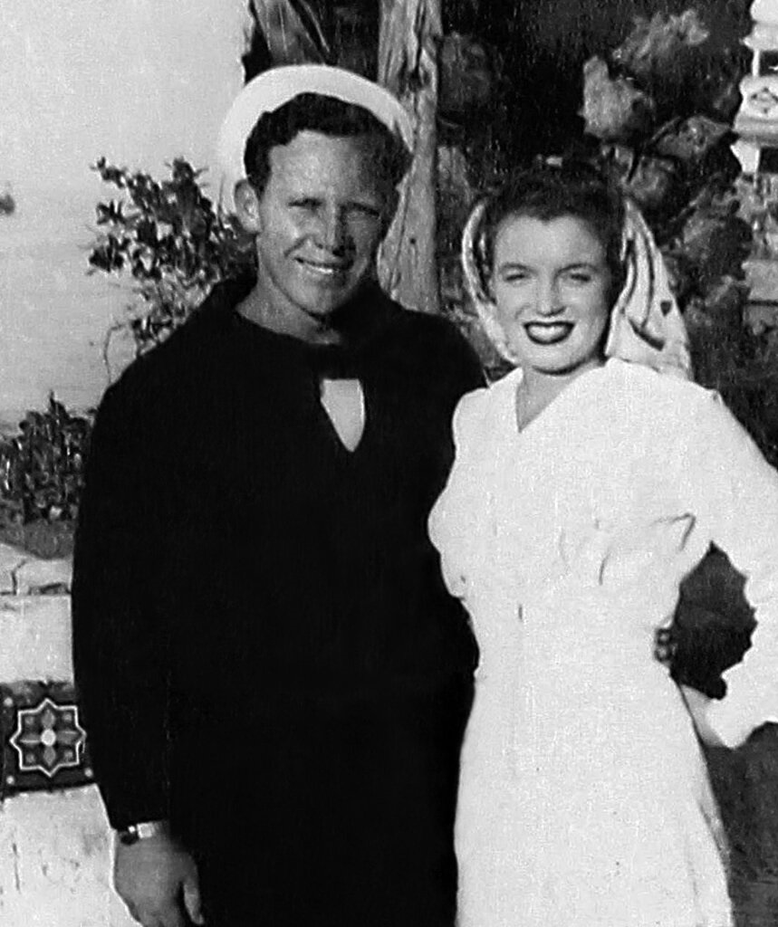 عکس/مریلین مونروِ ۱۶ ساله، در کنار همسر اولش