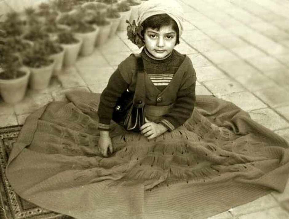 عکس/تیپ سنتی «گوگوش» در دوران کودکی؛ اوایل دهه ۳۰