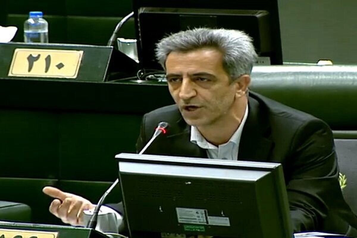 برخی از استادان دانشگاه آزاد بازنشسته اجباری شدند/ مجلس ورود کند