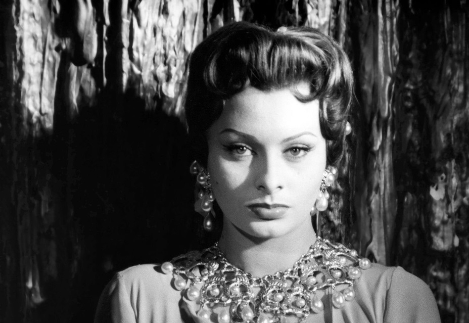 عکس/ شکل و شمایل سوفیا لورن در ۱۹ سالگی؛ سال ۱۳۳۲