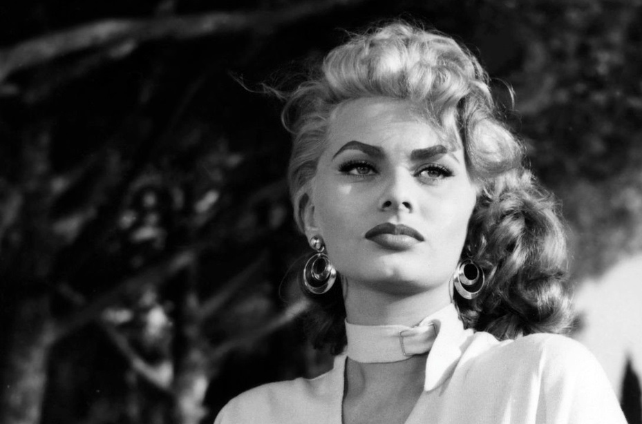 عکس/ شکل و شمایل سوفیا لورن در ۱۹ سالگی؛ سال ۱۳۳۲