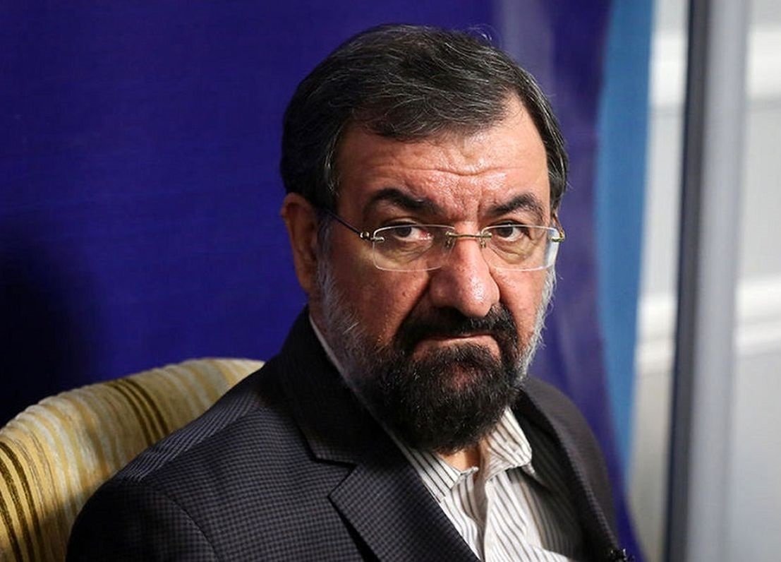 عکس/ تیپ متفاوت «محسن رضایی» در دوران جوانی در سواحل لبنان