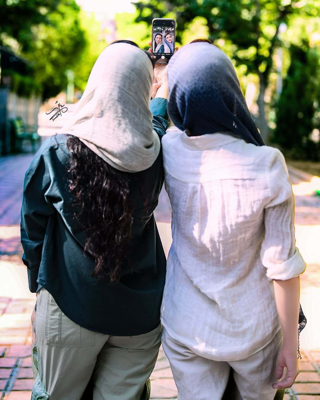 عکس/عاشقانه‌های تماشایی به سبکِ خواهرانِ فرجاد