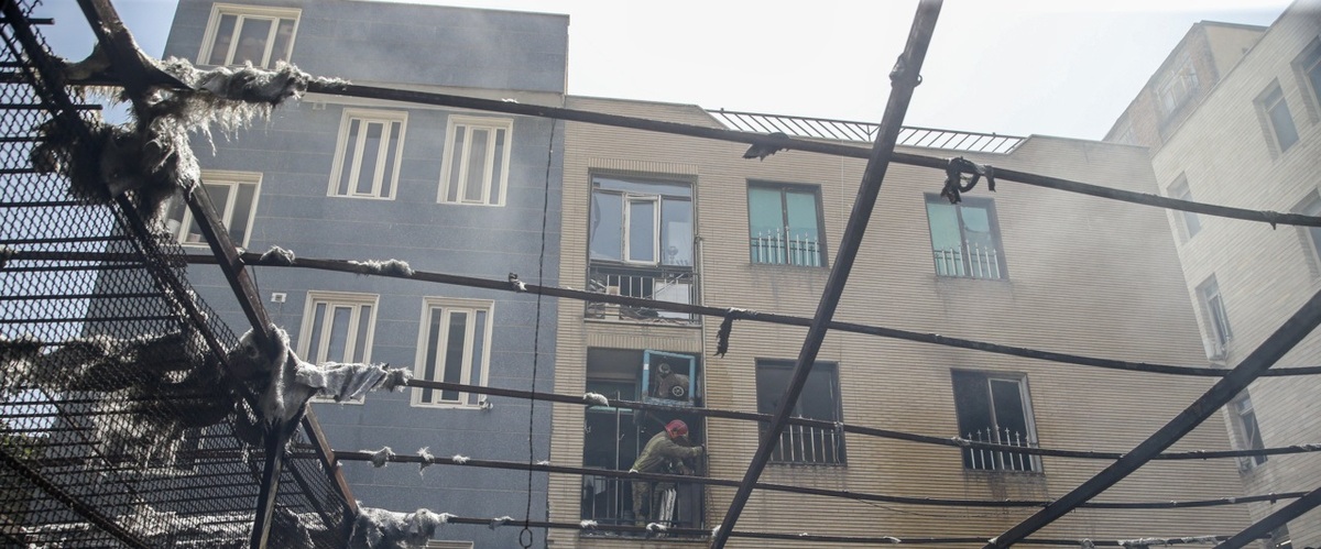 آتش‌سوزی مجتمع مسکونی اکباتان تهران ۳۲ مصدوم داشت