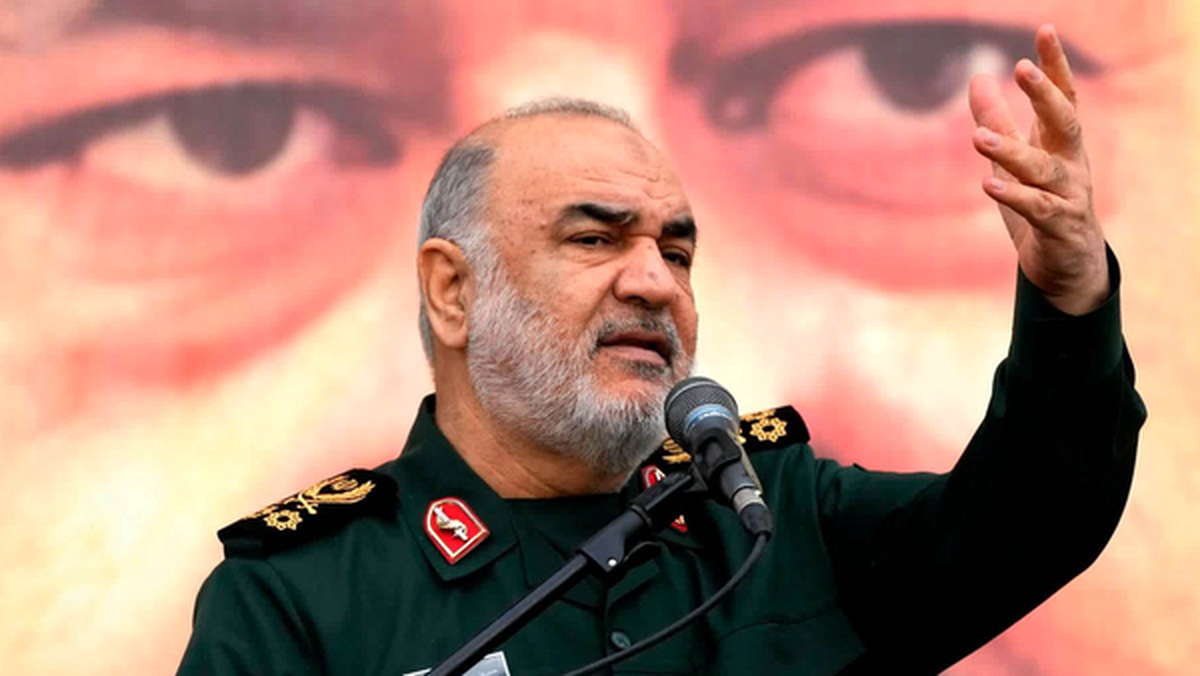 فرمانده سپاه: آقای ترامپ، اگر به ایران می‌آمدید، شگفت‌زده می‌شدید! / به یک دستاورد عظیم دفاعی دست یافته‌ایم