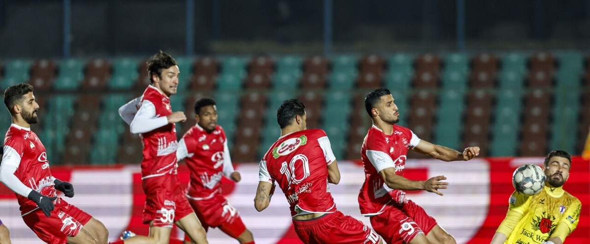 توقف پرسپولیس مقابل هوادار در نیمه نخست