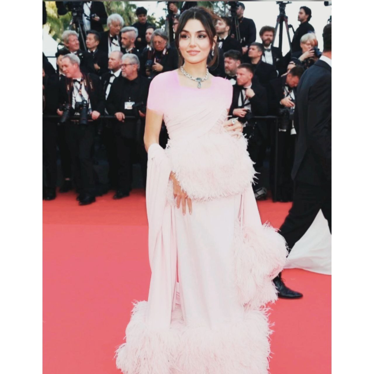 عکس/هانده ارچل روی فرش قرمز کن