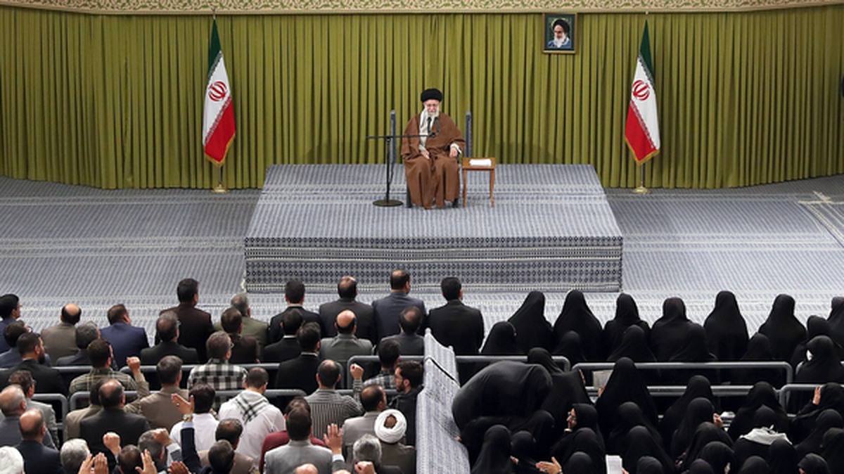 آغاز دیدار جمعی از معلمان کشور با رهبر انقلاب