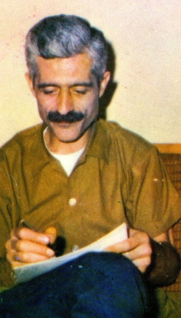 عکس/ «جلال آل احمد در منزل شخصی اش در تهران»؛ دهه ۴۰ عکس/ «جلال آل احمد در منزل شخصی اش در تهران»؛ دهه ۴۰