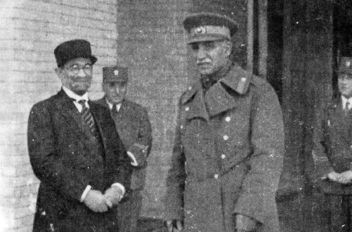 عکس/ «رضاخان در روز اول سلطنت اش در کاخ گلستان»؛ سال ۱۳۰۵