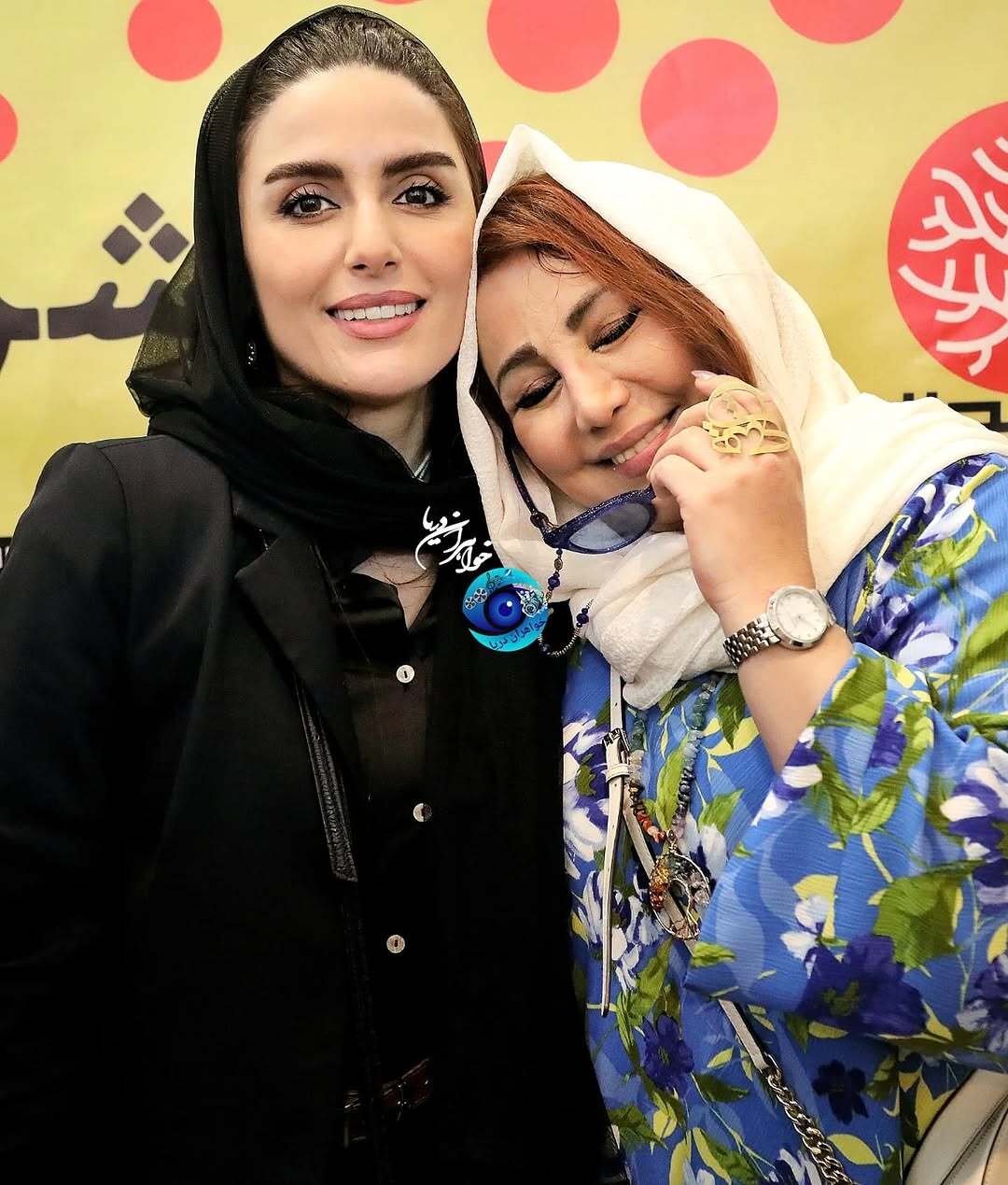 عکس/ بهنوش بختیاری و رها خدایاری در آغوش یکدیگر دیده شدند! عکس/ بهنوش بختیاری و رها خدایاری در آغوش یکدیگر دیده شدند!