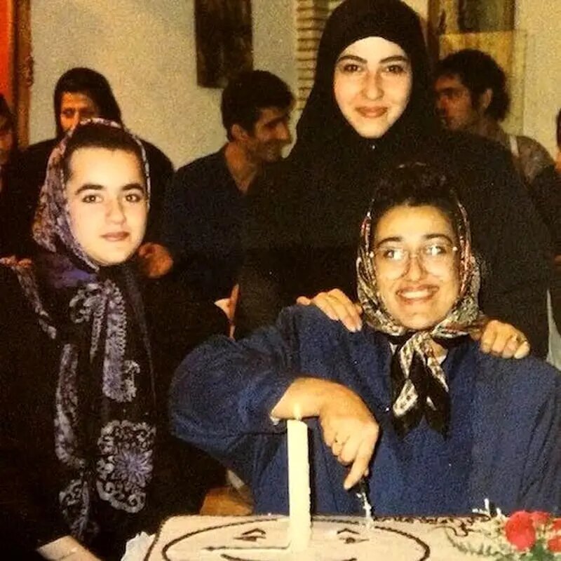 عکس/ نعیمه نظام دوست و فاطمه هاشمی در دهه ۷۰ عکس/ نعیمه نظام دوست و فاطمه هاشمی در دهه ۷۰