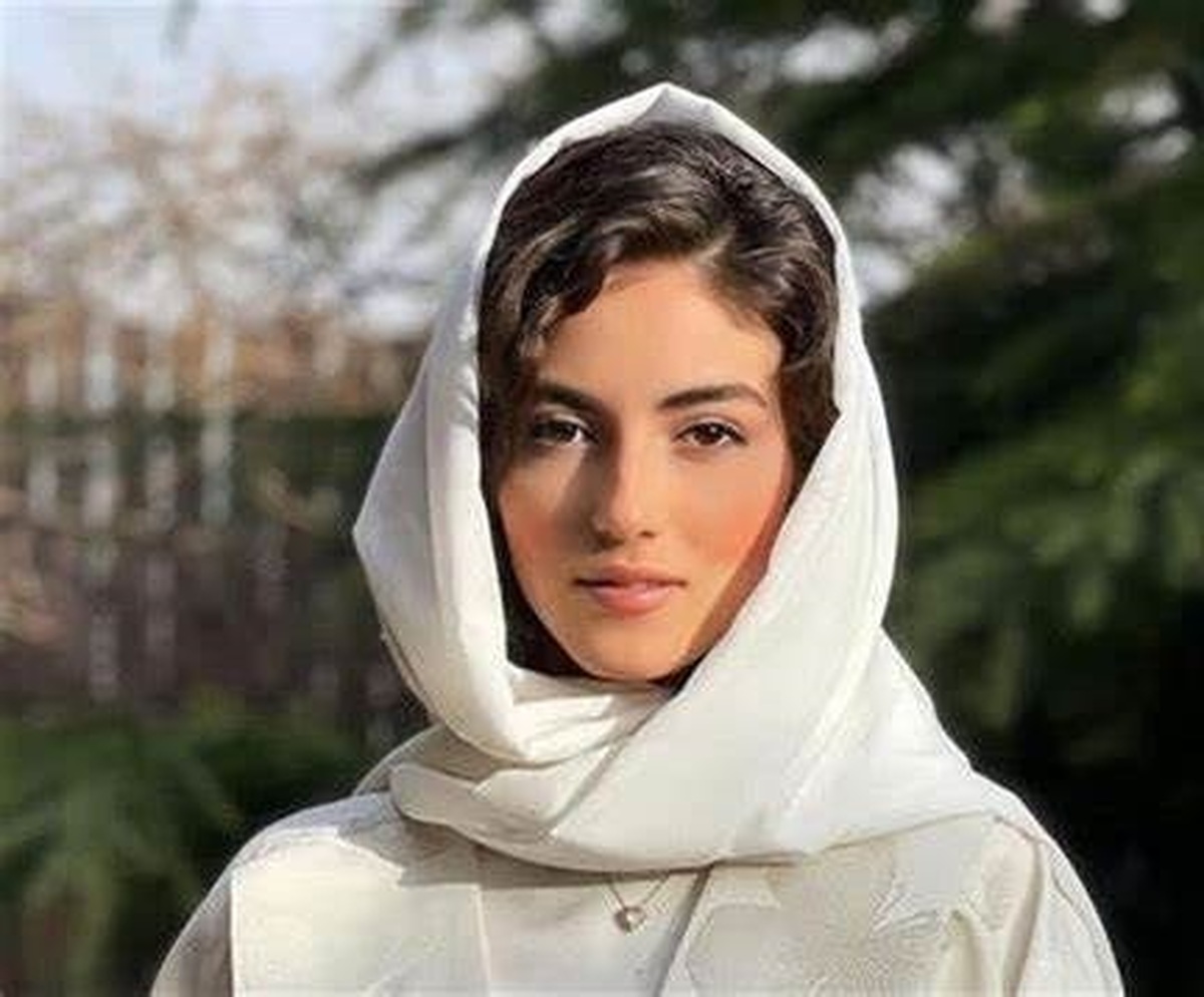عکس/پردیس پورعابدینی با یک تیپ متفاوت در شیراز