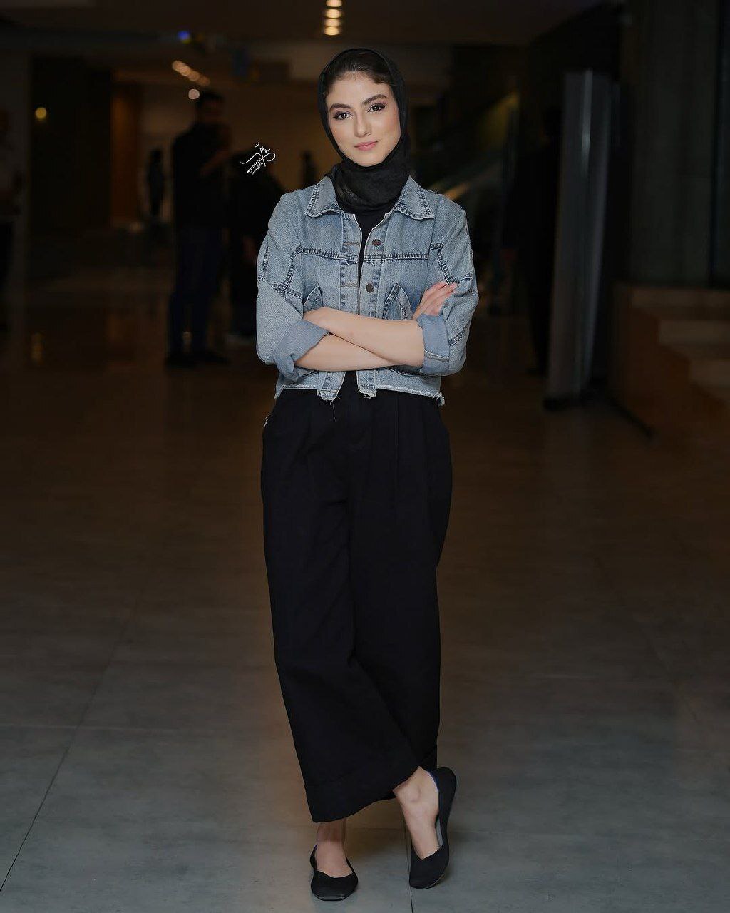 عکس/پردیس پورعابدینی با یک تیپ متفاوت در شیراز