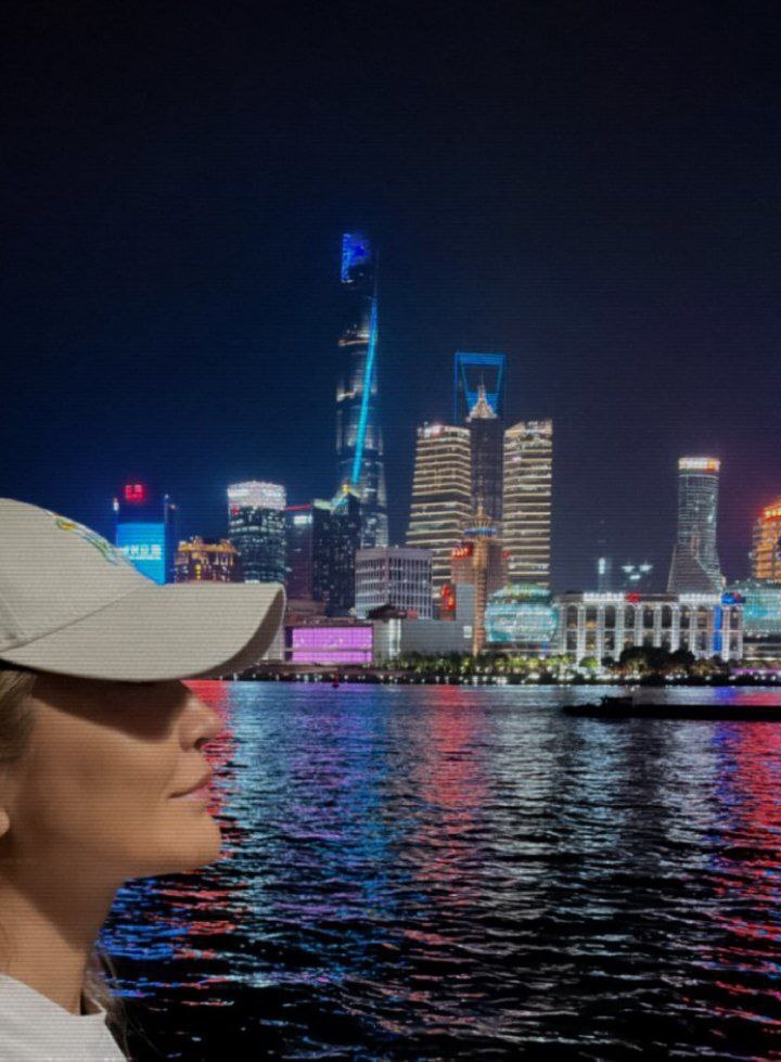 عکس متفاوت خانم بازیگر سریال فاصله‌ها در چین