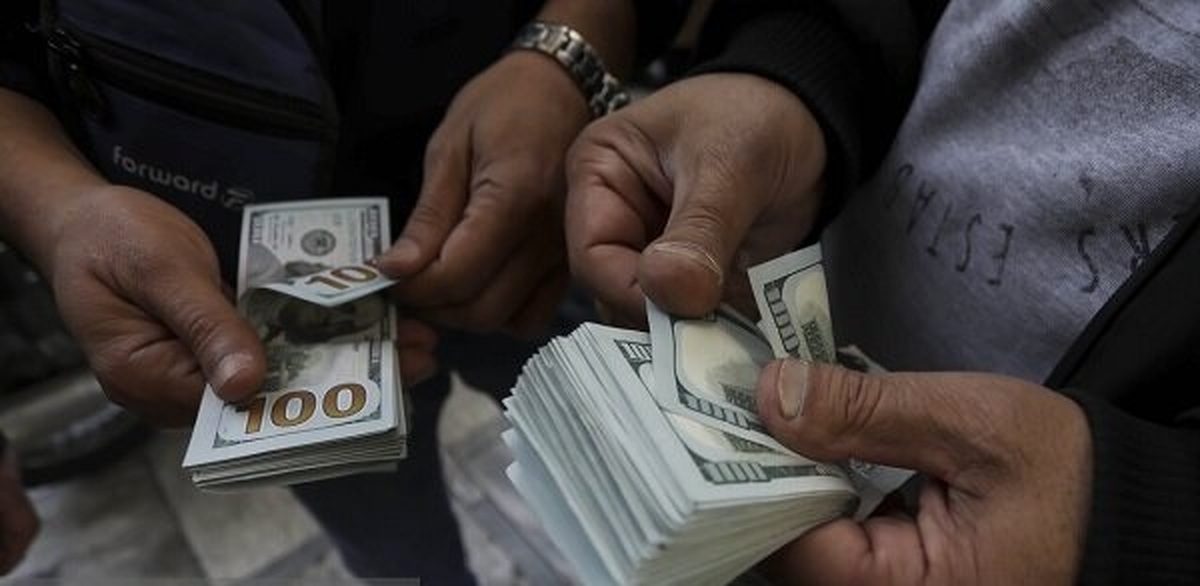 رفت و برگشت قیمت دلار در بازار آزاد؛ ثبات نسبی در بازار مبادله